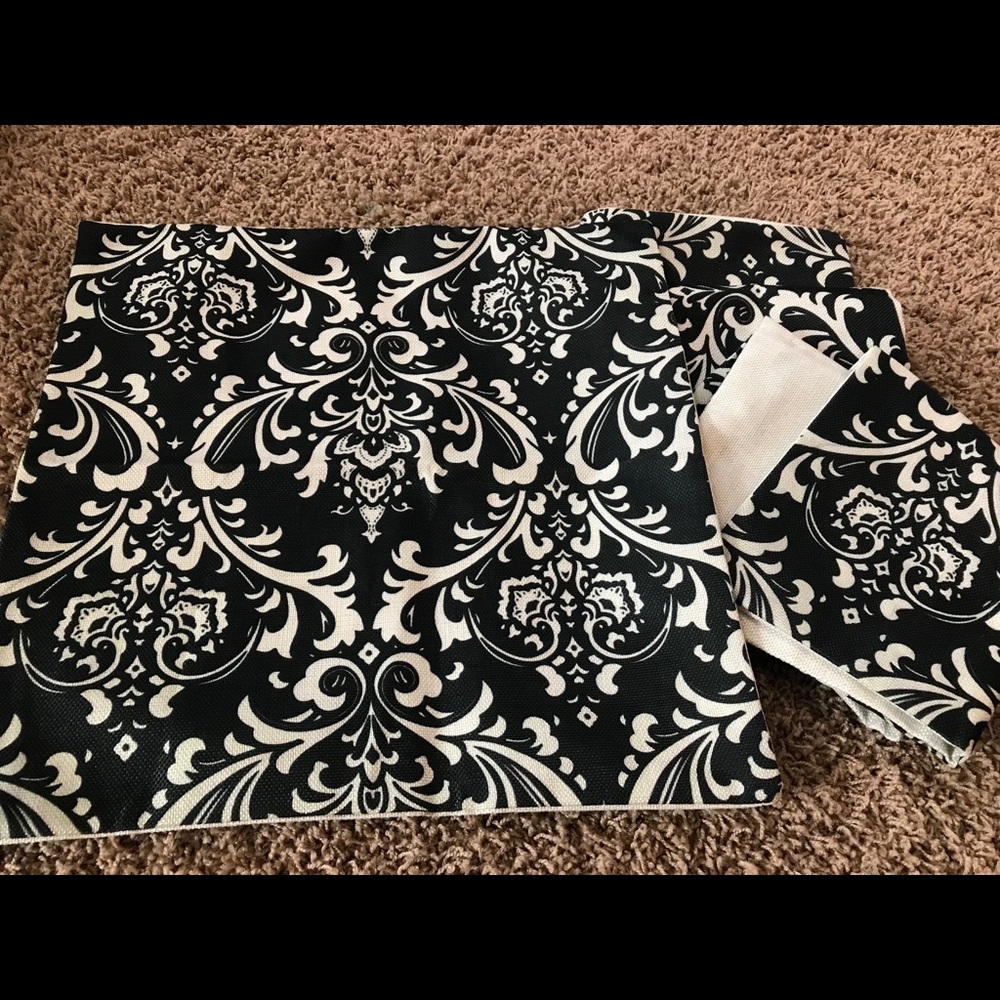 Set of 4 pillow covers NEW